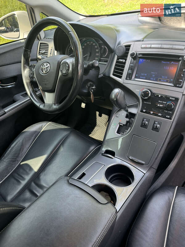 Позашляховик / Кросовер Toyota Venza 2014 в Хмельницькому