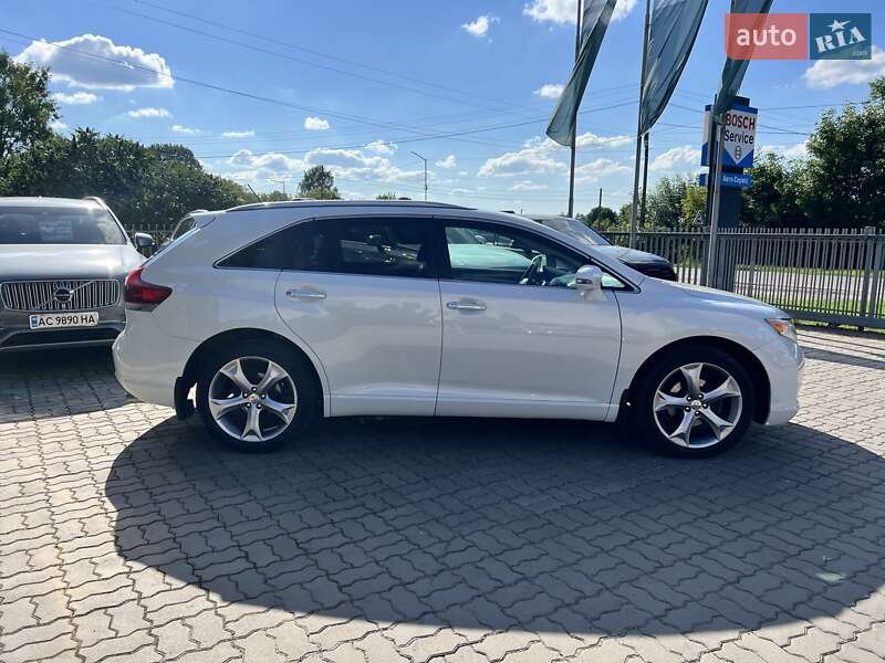 Внедорожник / Кроссовер Toyota Venza 2015 в Нововолынске