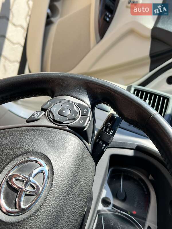 Внедорожник / Кроссовер Toyota Venza 2015 в Нововолынске