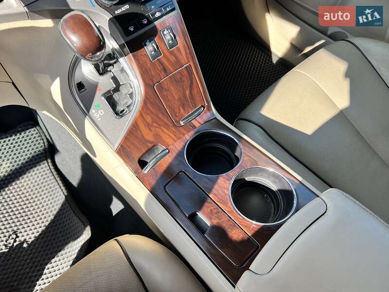 Внедорожник / Кроссовер Toyota Venza 2015 в Нововолынске