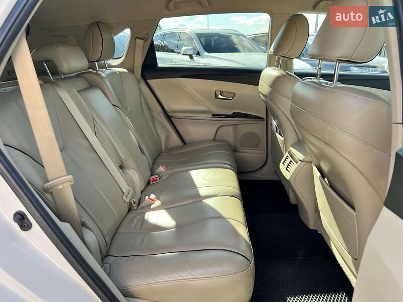 Внедорожник / Кроссовер Toyota Venza 2015 в Нововолынске