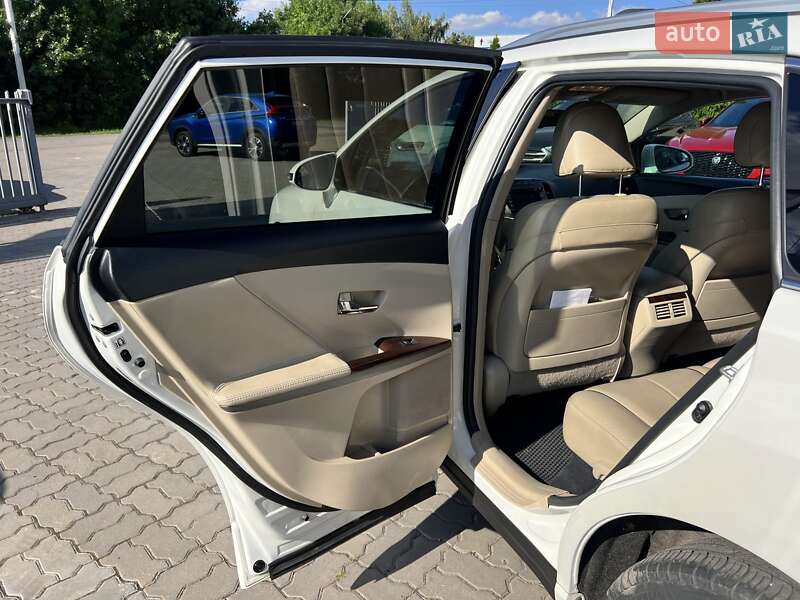 Внедорожник / Кроссовер Toyota Venza 2015 в Нововолынске