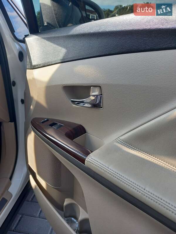 Позашляховик / Кросовер Toyota Venza 2013 в Полтаві