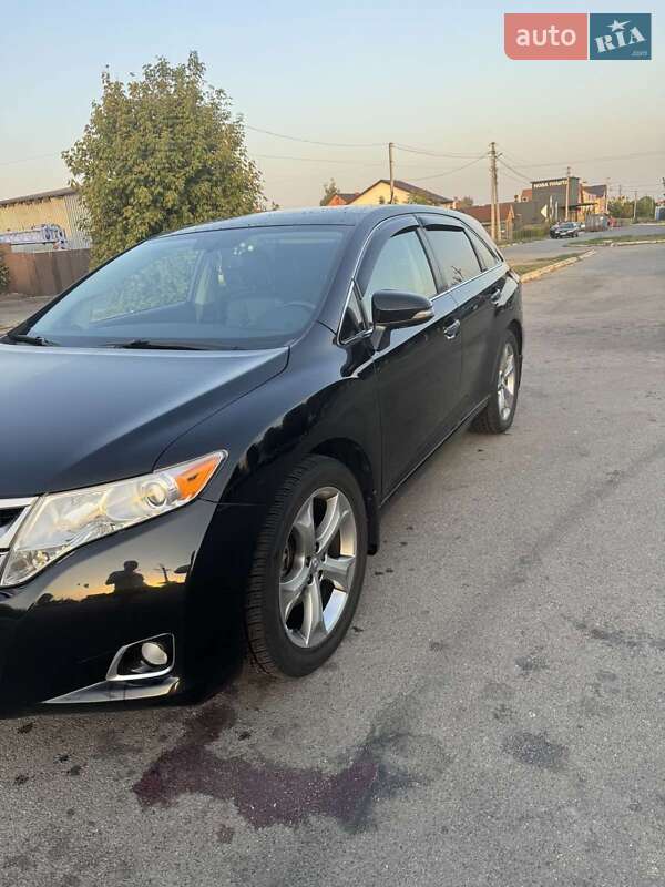 Позашляховик / Кросовер Toyota Venza 2014 в Києві