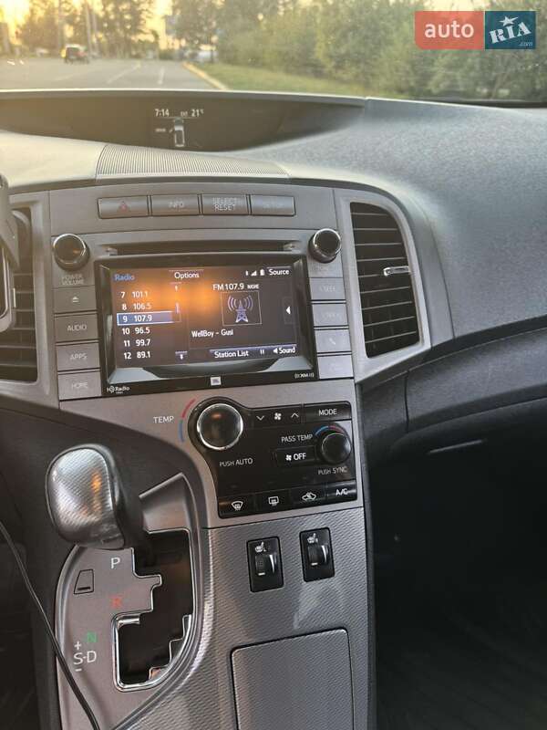 Позашляховик / Кросовер Toyota Venza 2014 в Києві