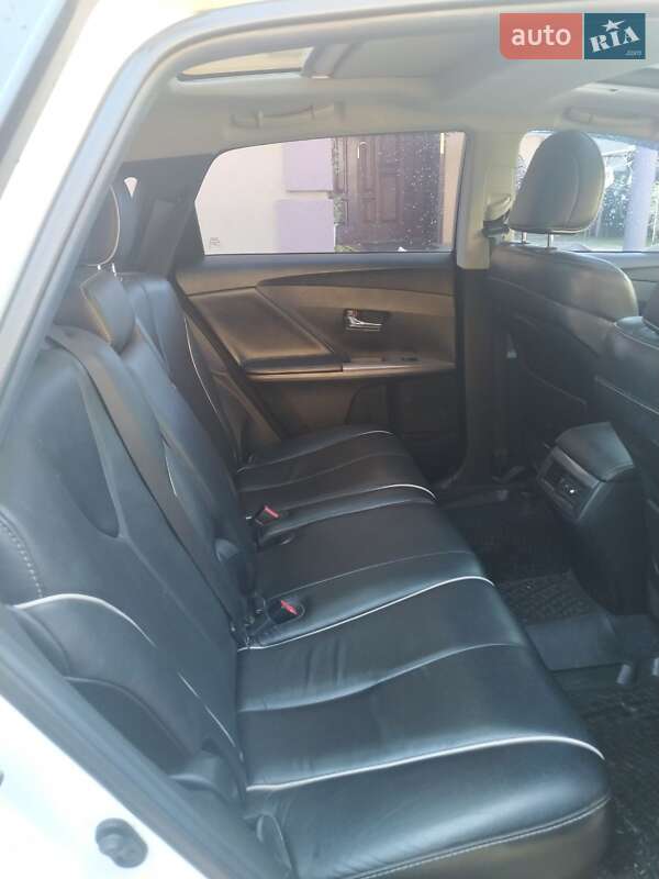 Позашляховик / Кросовер Toyota Venza 2014 в Бориславі