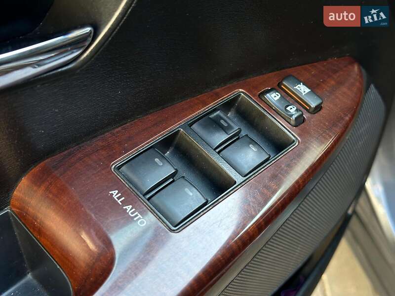 Позашляховик / Кросовер Toyota Venza 2014 в Одесі