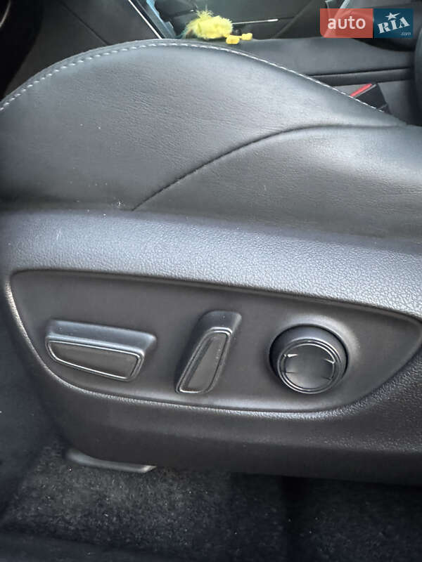 Внедорожник / Кроссовер Toyota Venza 2022 в Харькове