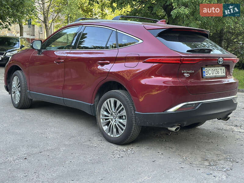 Позашляховик / Кросовер Toyota Venza 2022 в Львові