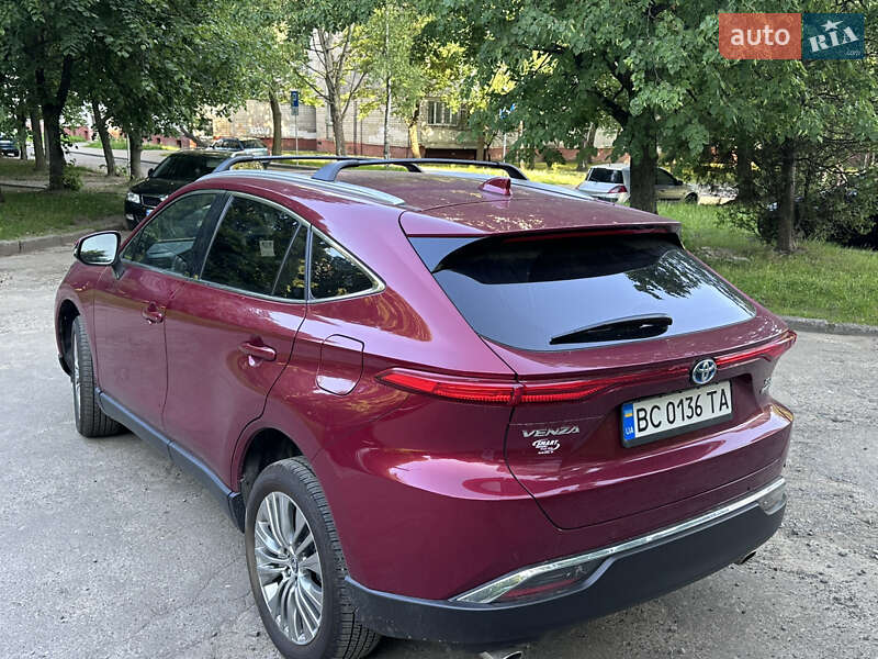 Позашляховик / Кросовер Toyota Venza 2022 в Львові