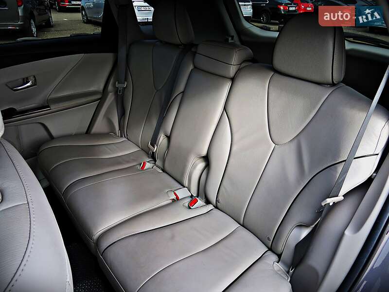 Позашляховик / Кросовер Toyota Venza 2014 в Черкасах