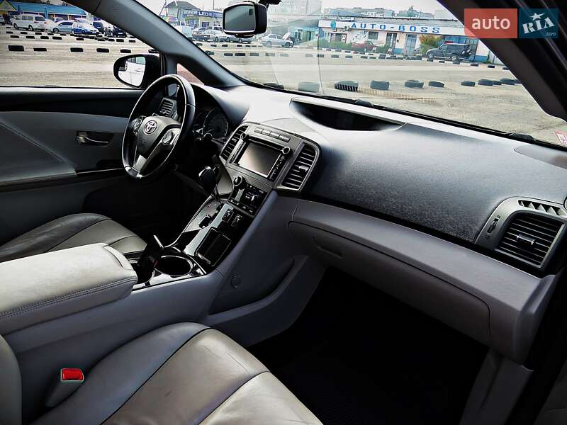 Позашляховик / Кросовер Toyota Venza 2014 в Черкасах