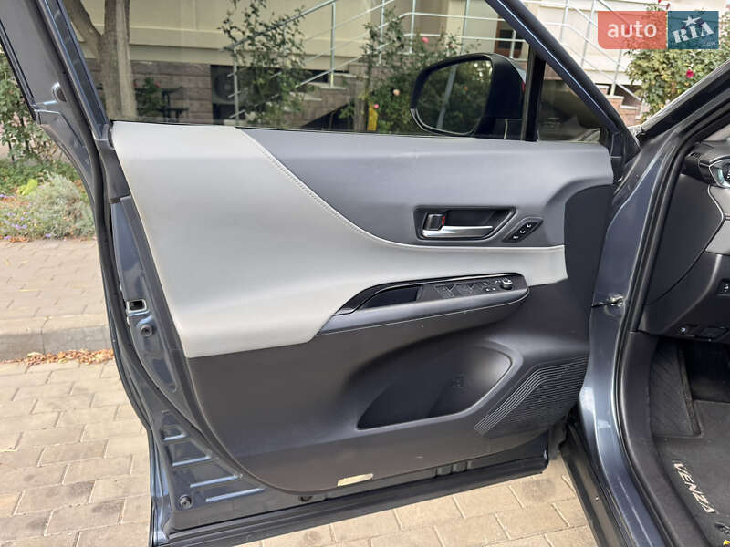 Внедорожник / Кроссовер Toyota Venza 2021 в Одессе