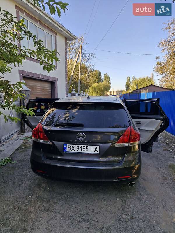 Позашляховик / Кросовер Toyota Venza 2010 в Кам'янець-Подільському