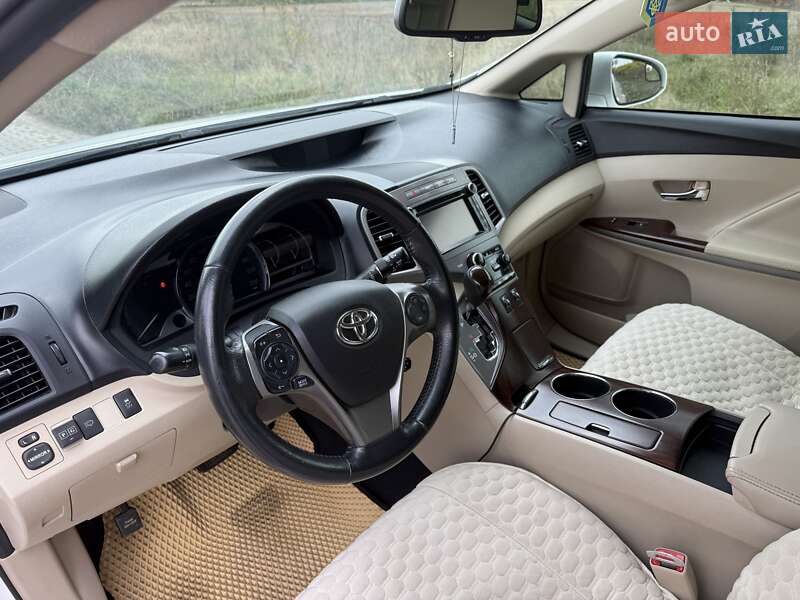 Позашляховик / Кросовер Toyota Venza 2013 в Хмельницькому