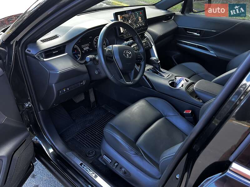 Позашляховик / Кросовер Toyota Venza 2024 в Києві
