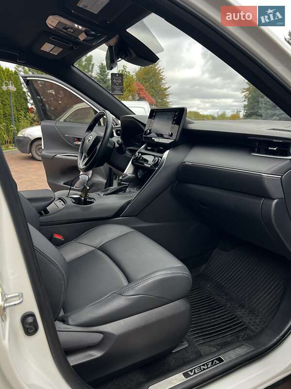 Позашляховик / Кросовер Toyota Venza 2022 в Івано-Франківську