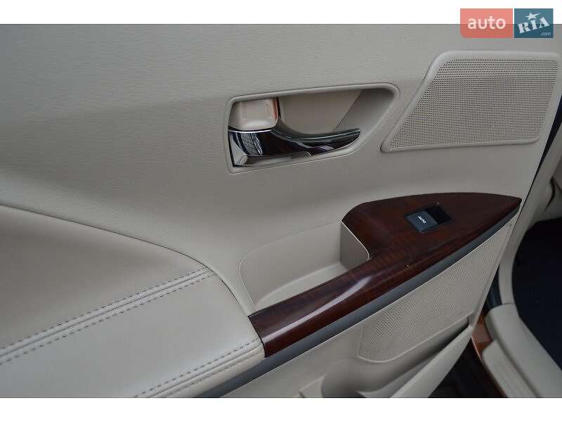Внедорожник / Кроссовер Toyota Venza 2010 в Львове