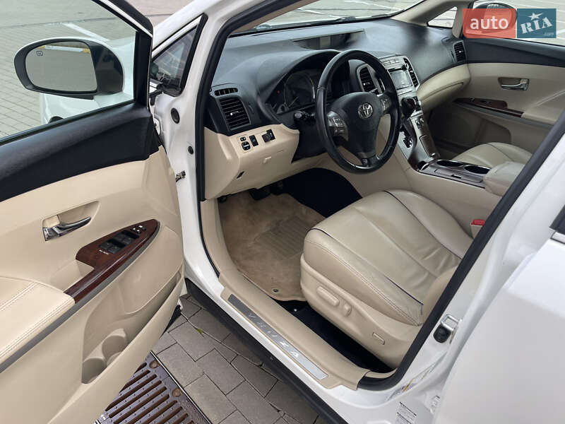 Позашляховик / Кросовер Toyota Venza 2010 в Одесі