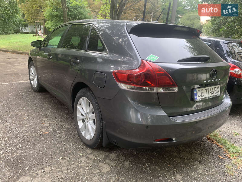 Позашляховик / Кросовер Toyota Venza 2012 в Чернівцях