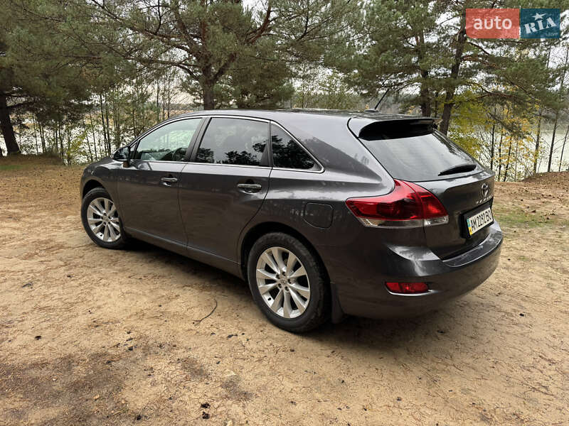 Позашляховик / Кросовер Toyota Venza 2014 в Житомирі