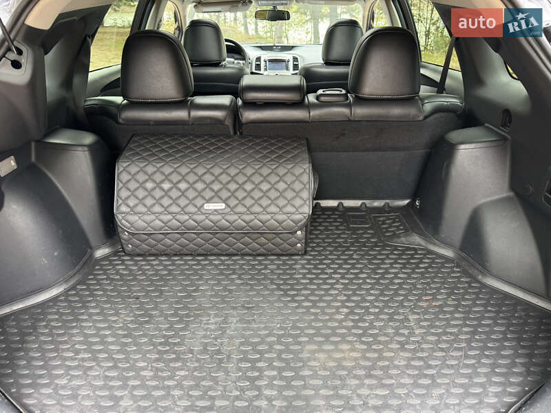 Позашляховик / Кросовер Toyota Venza 2014 в Житомирі