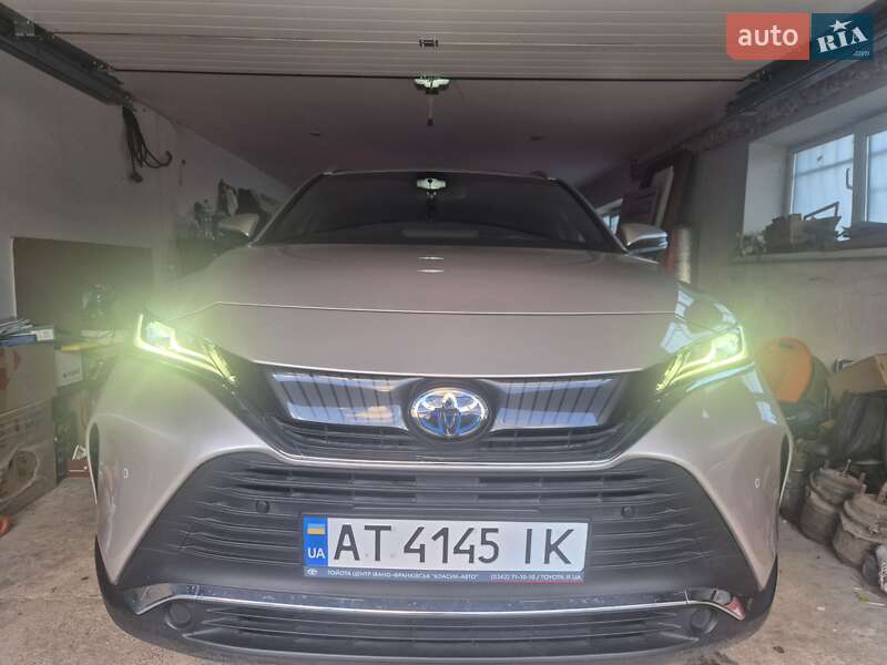 Позашляховик / Кросовер Toyota Venza 2021 в Івано-Франківську