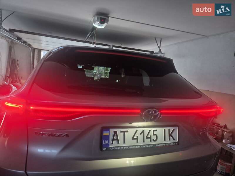 Позашляховик / Кросовер Toyota Venza 2021 в Івано-Франківську