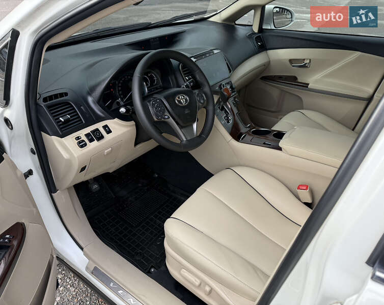 Позашляховик / Кросовер Toyota Venza 2013 в Дніпрі