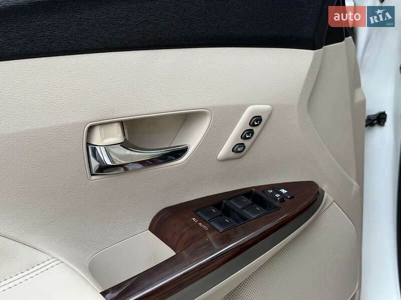 Позашляховик / Кросовер Toyota Venza 2013 в Дніпрі