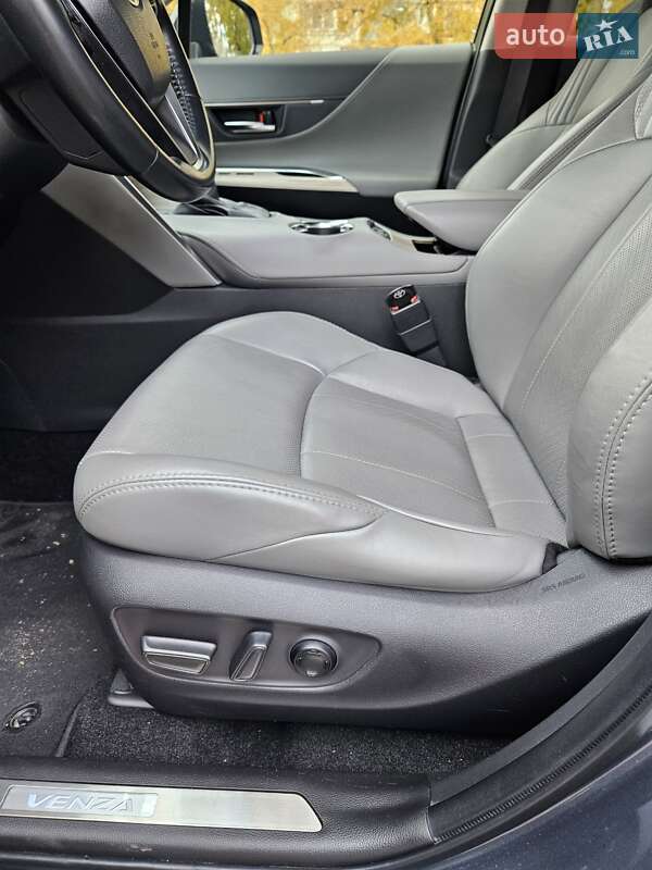 Позашляховик / Кросовер Toyota Venza 2021 в Черкасах