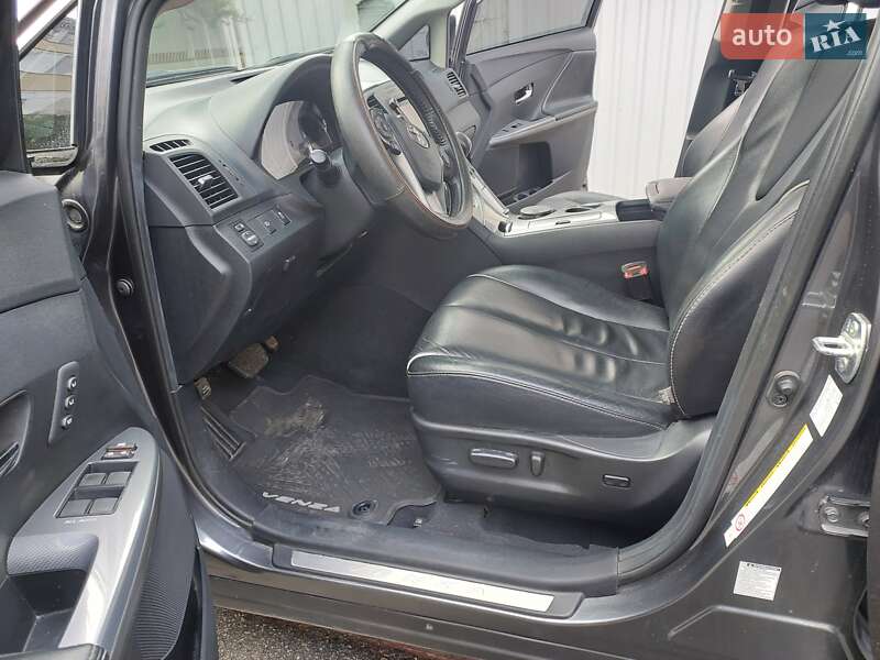 Внедорожник / Кроссовер Toyota Venza 2013 в Петропавловской Борщаговке