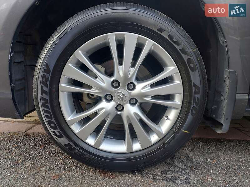 Внедорожник / Кроссовер Toyota Venza 2013 в Петропавловской Борщаговке