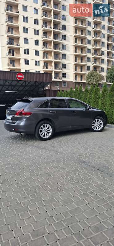 Позашляховик / Кросовер Toyota Venza 2015 в Одесі