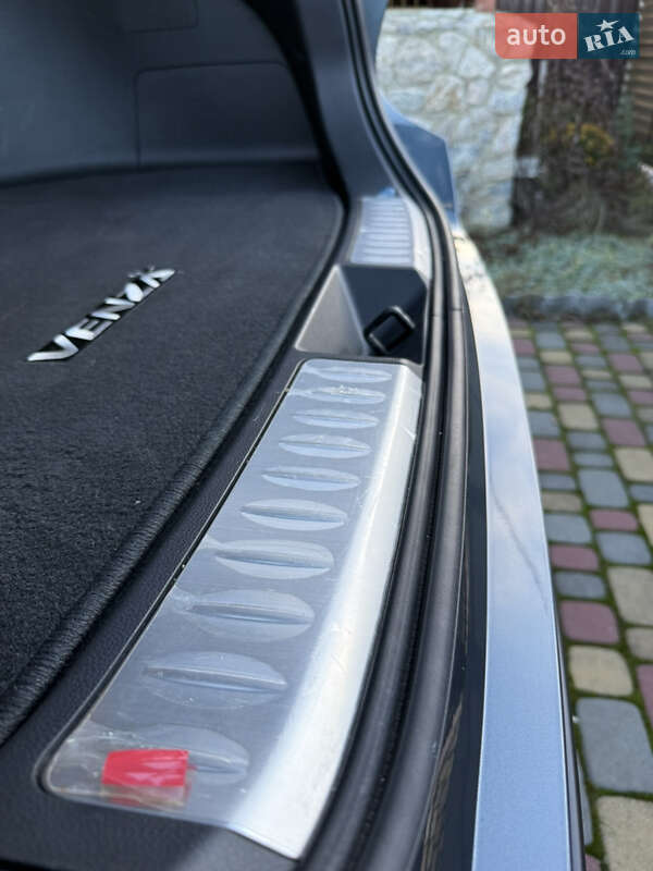 Позашляховик / Кросовер Toyota Venza 2022 в Харкові