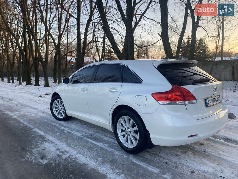 Позашляховик / Кросовер Toyota Venza 2011 в Краснограді