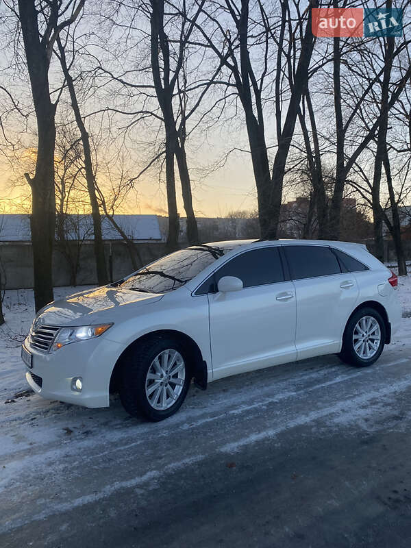 Позашляховик / Кросовер Toyota Venza 2011 в Краснограді