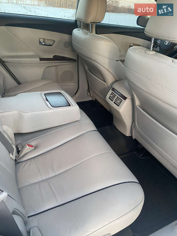 Позашляховик / Кросовер Toyota Venza 2011 в Краснограді