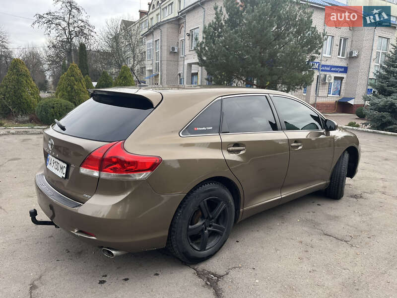 Позашляховик / Кросовер Toyota Venza 2011 в Ладижині