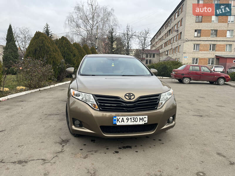 Позашляховик / Кросовер Toyota Venza 2011 в Ладижині