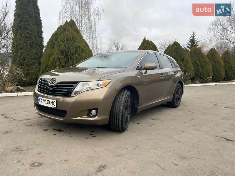 Позашляховик / Кросовер Toyota Venza 2011 в Ладижині