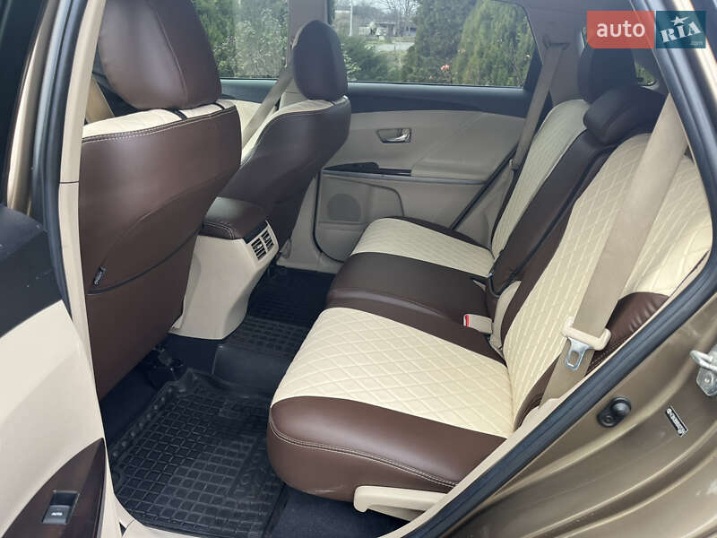 Позашляховик / Кросовер Toyota Venza 2011 в Ладижині