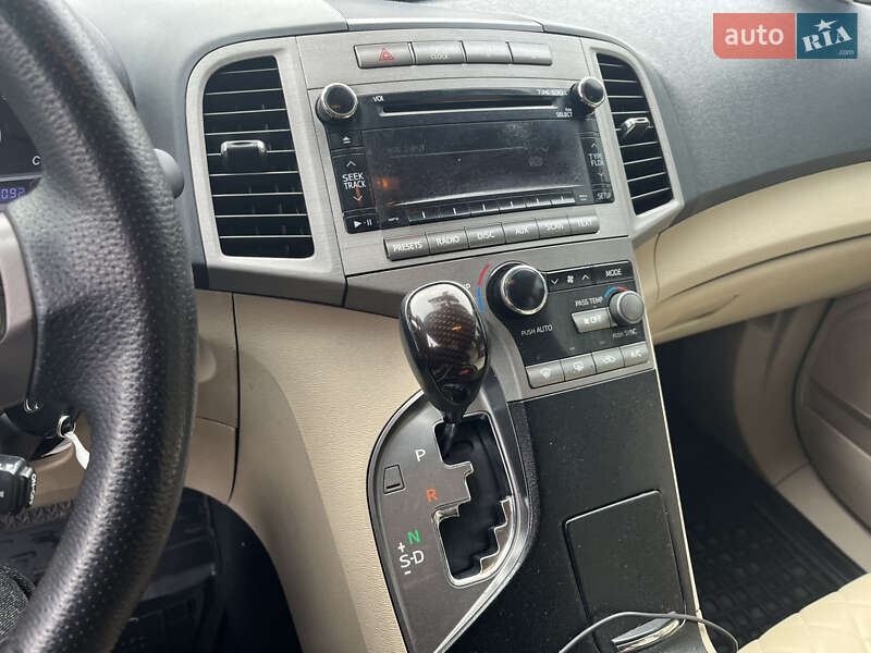 Позашляховик / Кросовер Toyota Venza 2011 в Ладижині