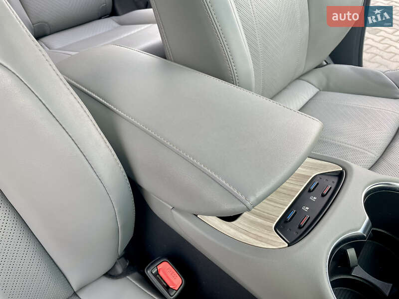 Позашляховик / Кросовер Toyota Venza 2021 в Тульчині