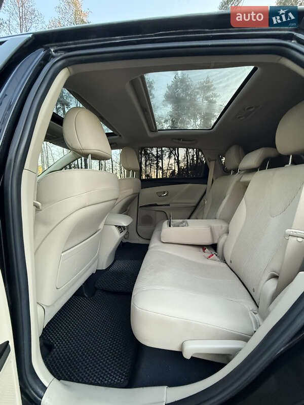 Позашляховик / Кросовер Toyota Venza 2011 в Житомирі