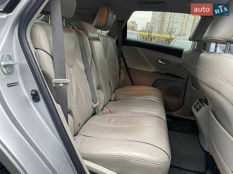 Позашляховик / Кросовер Toyota Venza 2011 в Києві