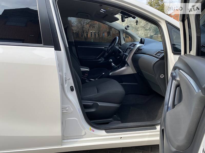 Мінівен Toyota Verso 2013 в Хмельницькому фото 17 Мінівен Toyota Verso 2013 в Хмельницькому