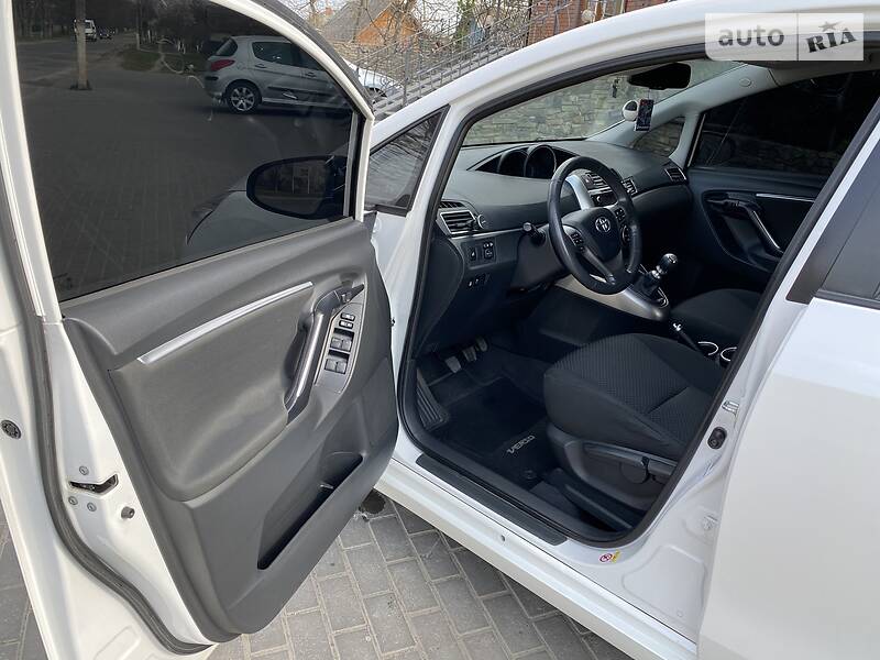 Мінівен Toyota Verso 2013 в Хмельницькому фото 26 Мінівен Toyota Verso 2013 в Хмельницькому