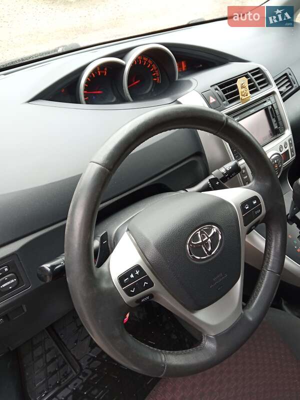 Минивэн Toyota Verso 2011 в Тернополе