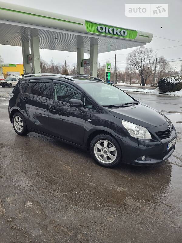 Універсал Toyota Verso 2011 в Рівному